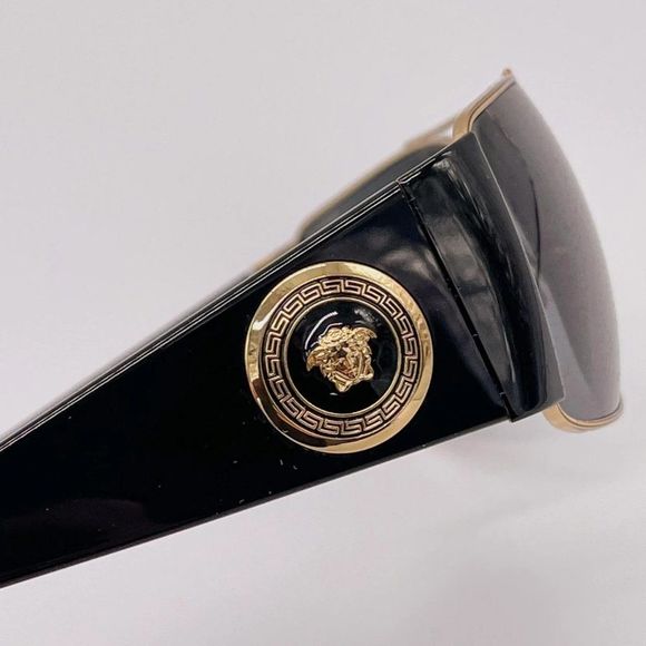 New Versace Mens 63mm Sunglasses Black w/ Gold Trim - Picture 6 of 7